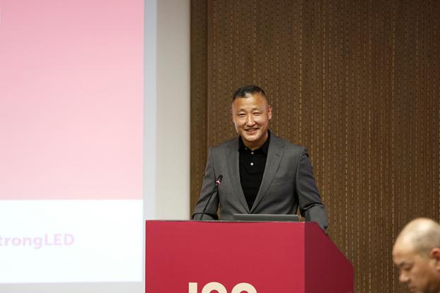股份签署中央美术学院副院长王晓琳与深圳市洲明科技股份有限